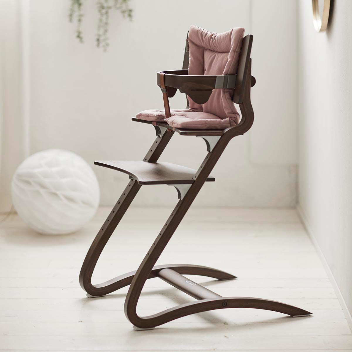 Leander Classic High Chair - Walnut