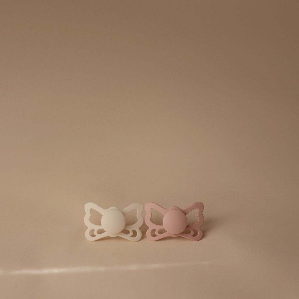 FRIGG Butterfly Pacifier 4 Pack Silicone 6-18months Cream